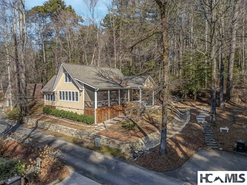 Modern Mountain Charm in Lake Toxaway Estates Experience - photo 8