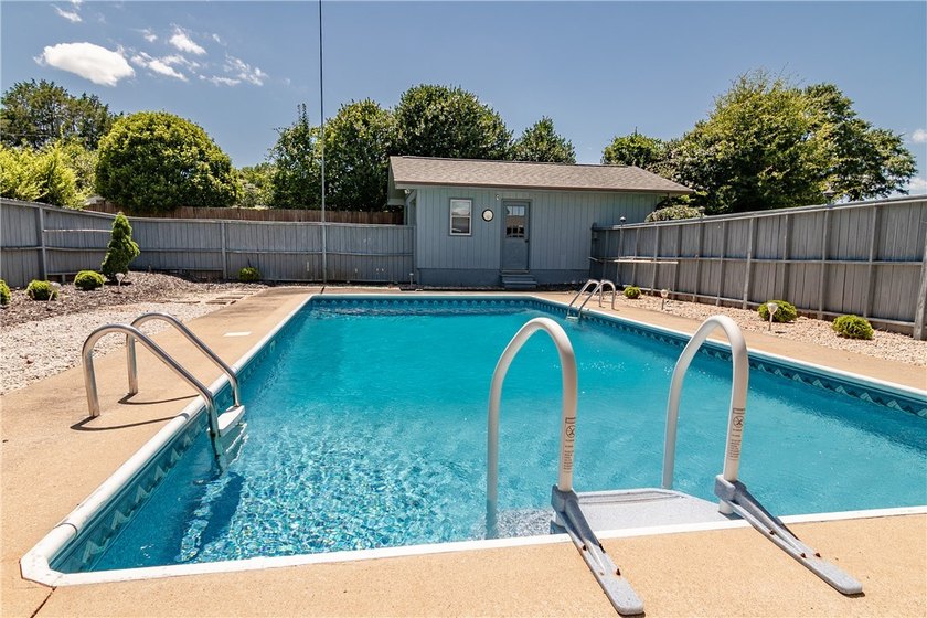 Spacious Brick Ranch with Salt-Water Pool in T.L. Hanna - photo 10
