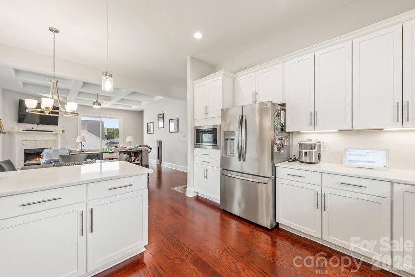 Welcome to 212 Meyers Ridge Road, where modern living meets - photo 7