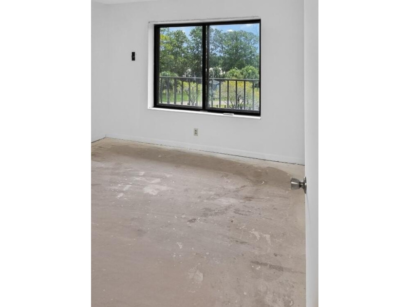 EXCITING opportunity in Lucerne Lakes! This 4th-floor Lake Worth - photo 11