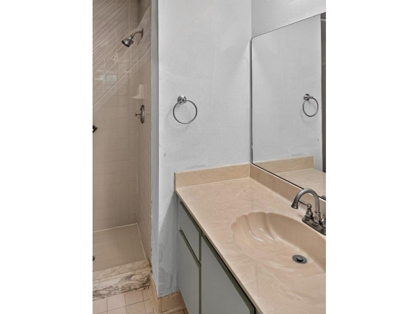 EXCITING opportunity in Lucerne Lakes! This 4th-floor Lake Worth - photo 12