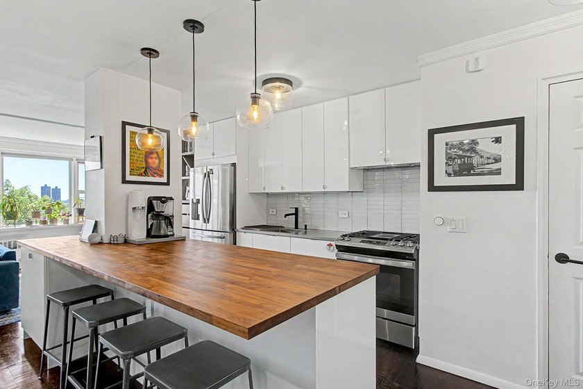 Welcome to 4555 Henry Hudson Pkwy #805 at Briar Oaks, a bright - photo 3