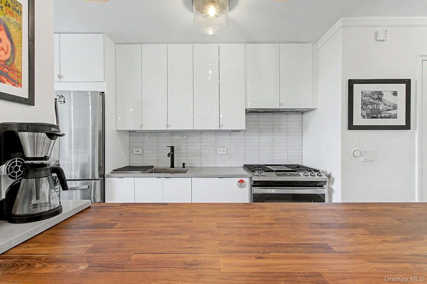 Welcome to 4555 Henry Hudson Pkwy #805 at Briar Oaks, a bright - photo 6
