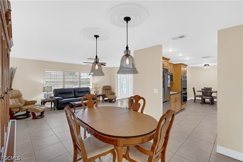 Welcome to this beautifully updated 3-bedroom, 2-bathroom pool - photo 19