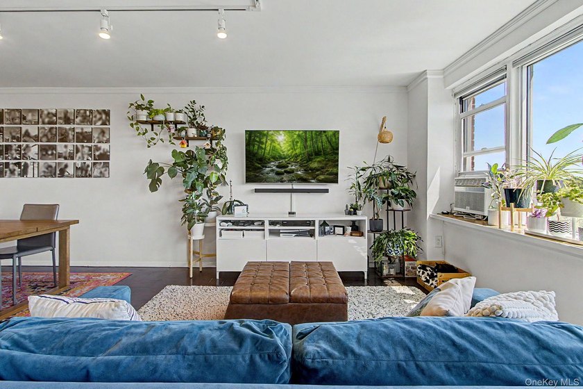 Welcome to 4555 Henry Hudson Pkwy #805 at Briar Oaks, a bright - photo 9
