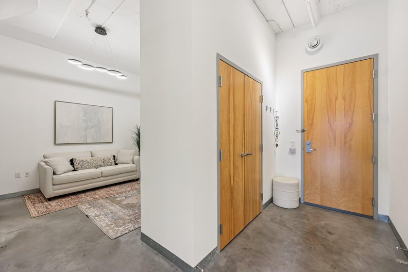 Amazing historic loft featuring soaring ceilings, oversized - photo 19