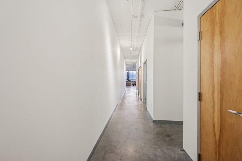 Amazing historic loft featuring soaring ceilings, oversized - photo 20