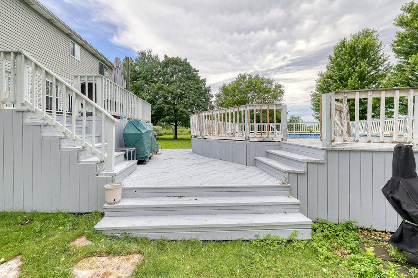 Nestled in the highly desirable Braeburn Subdivision and served - photo 22