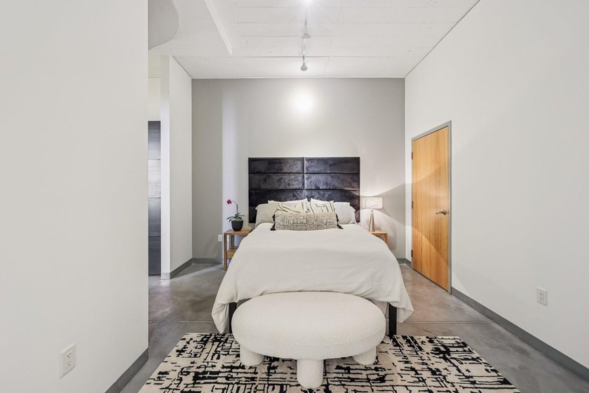 Amazing historic loft featuring soaring ceilings, oversized - photo 22
