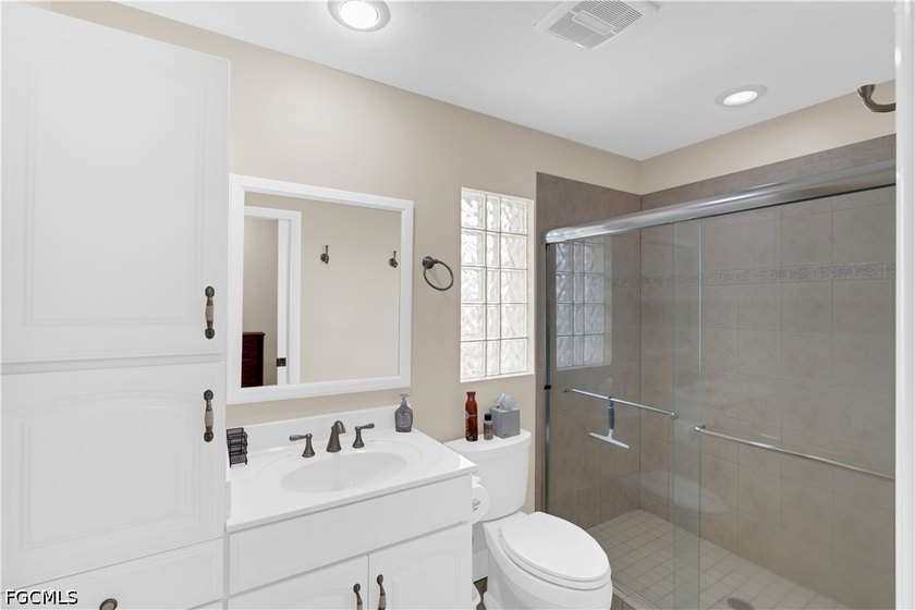 Welcome to this beautifully updated 3-bedroom, 2-bathroom pool - photo 24