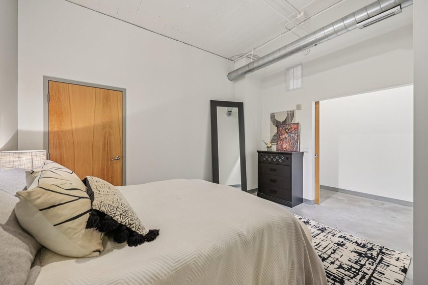 Amazing historic loft featuring soaring ceilings, oversized - photo 24