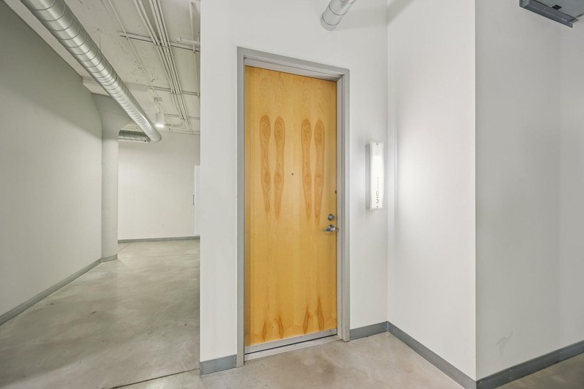Amazing historic loft featuring soaring ceilings, oversized - photo 32