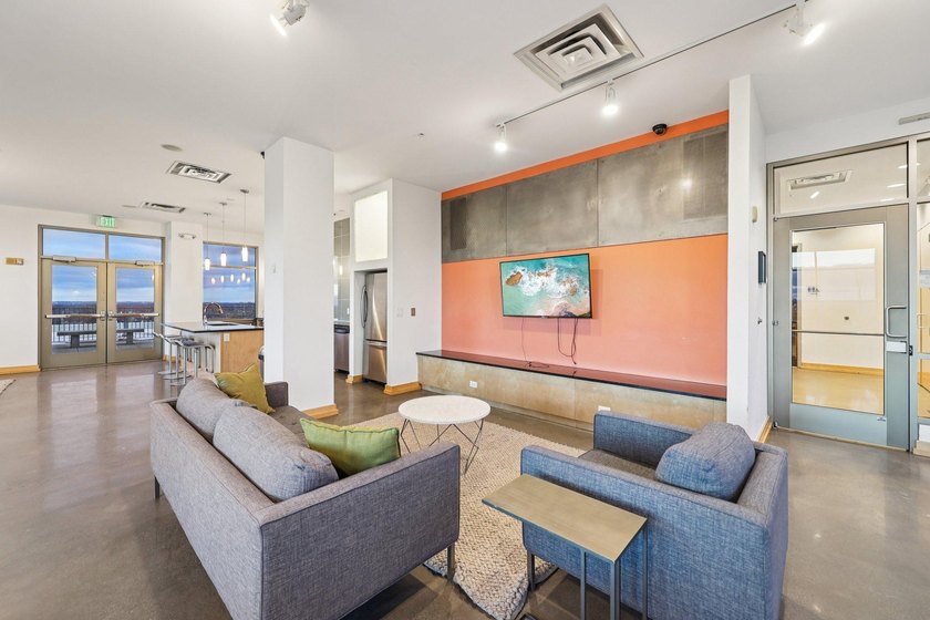 Amazing historic loft featuring soaring ceilings, oversized - photo 37
