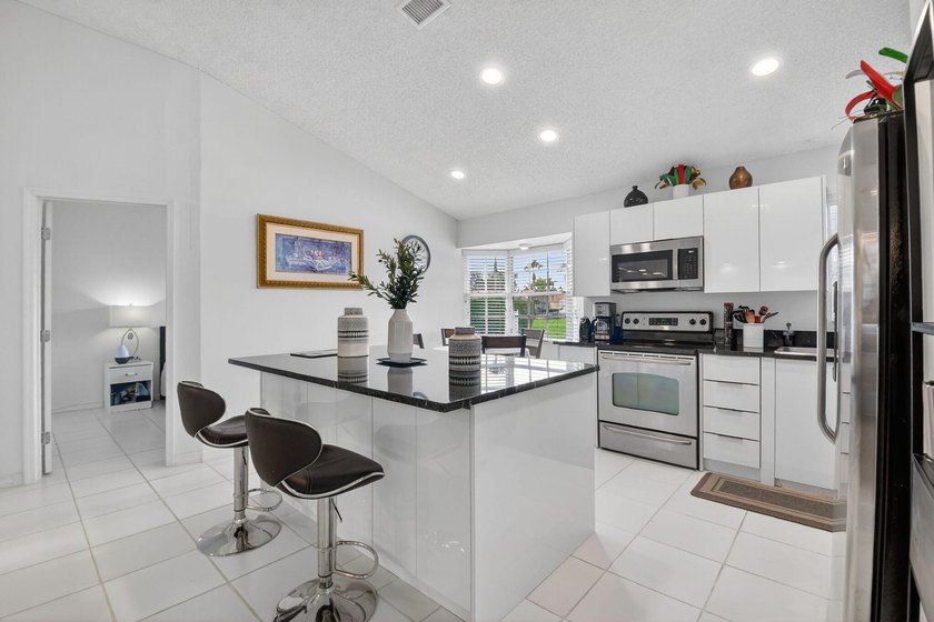 Welcome to a beautifully reimagined lakefront Turnkey home. This - photo 10