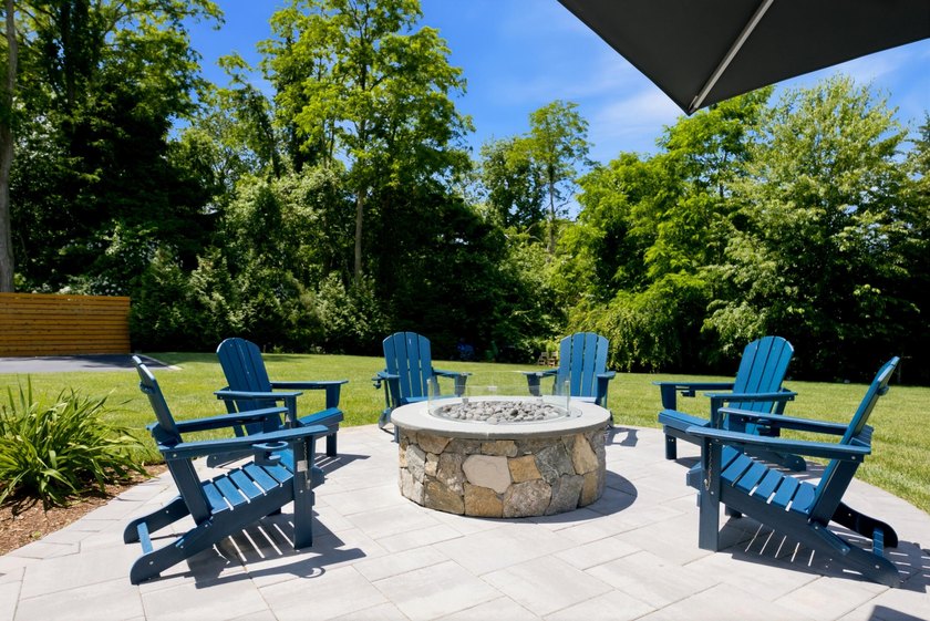 Rare opportunity to own an expansive modern farmhouse in the - photo 7