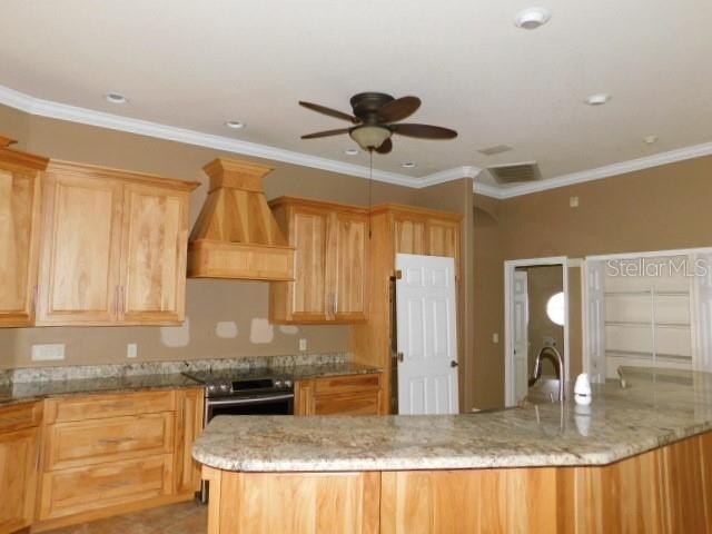 Nice 3/2 with formal living room with sliders leading to back - photo 6