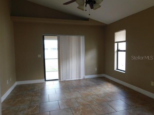 Nice 3/2 with formal living room with sliders leading to back - photo 10