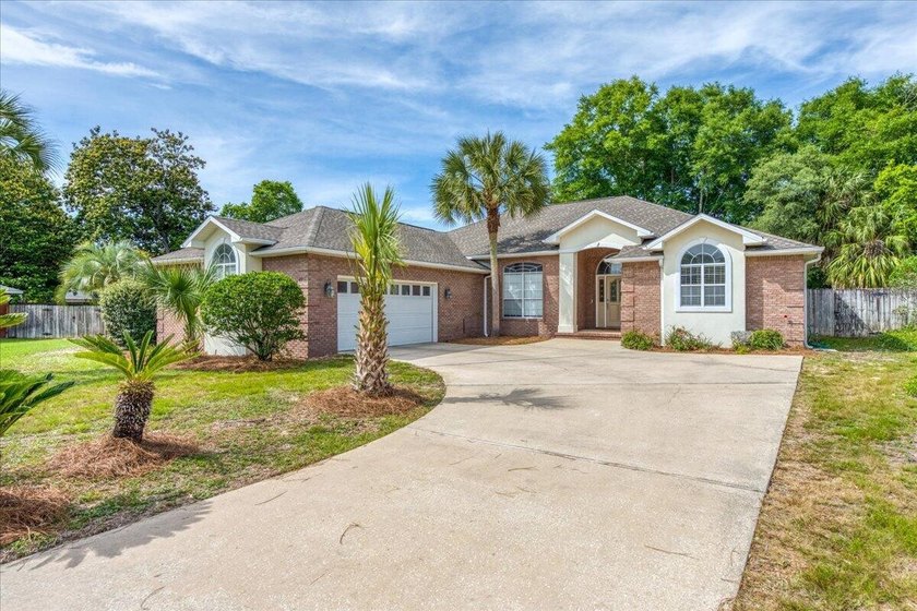 Welcome to Rocky Bayou Country Club Estates. This home offers a - photo 3