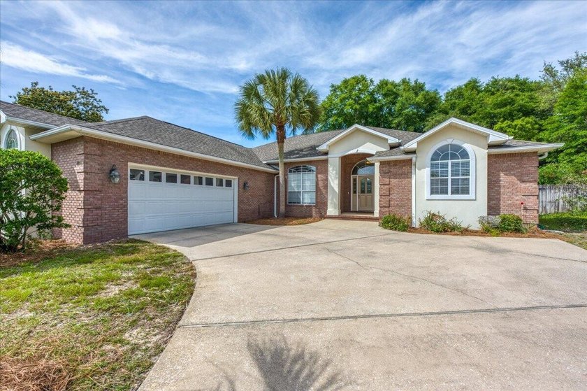 Welcome to Rocky Bayou Country Club Estates. This home offers a - photo 7