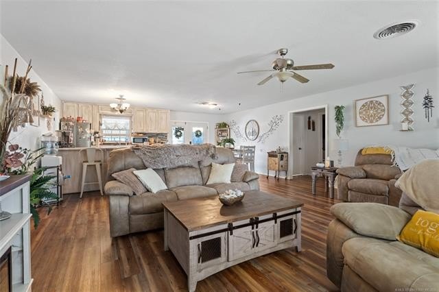 3 bed, 2 bath pretty home in Dougherty. Davis schools. Fiber - photo 6
