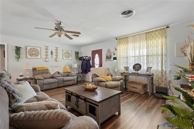 3 bed, 2 bath pretty home in Dougherty. Davis schools. Fiber - photo 7