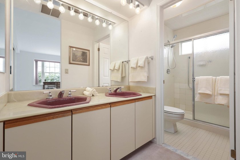 Welcome home to 1031B Thornbury Lane, a well-maintained - photo 22