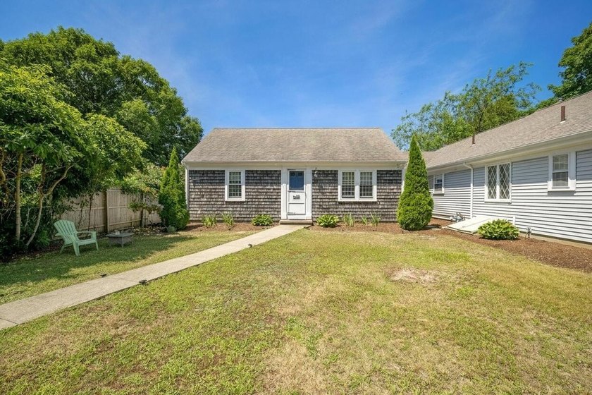 Welcome to 11A Gate Way, where the Cape Cod lifestyle you've - photo 2
