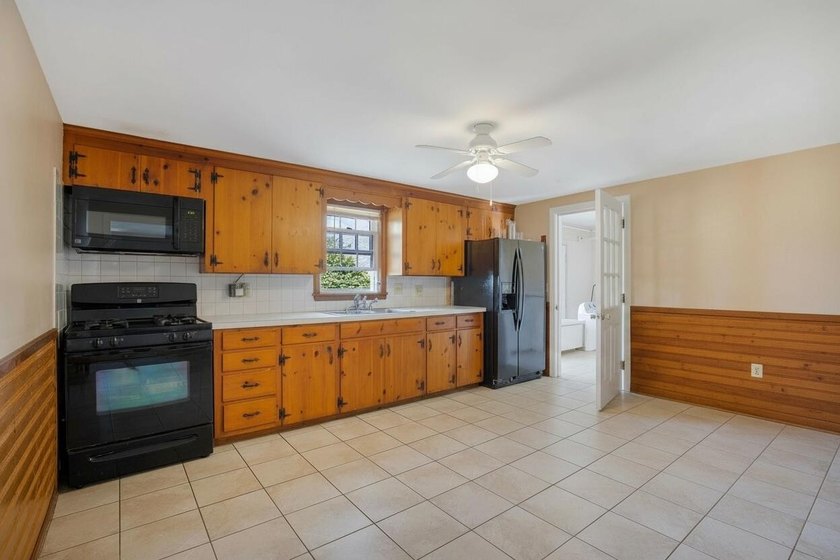 Welcome to 11A Gate Way, where the Cape Cod lifestyle you've - photo 10