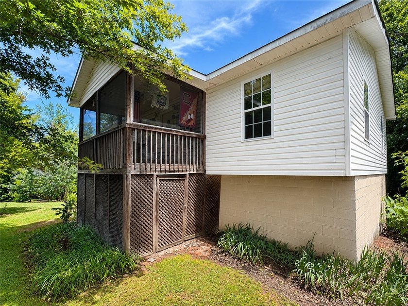 Welcome to 138 Cloverdale Dr. in Seneca, SC a 3 bedroom, 2 full - photo 3