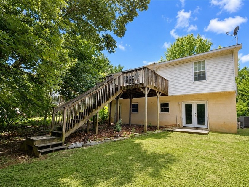 Welcome to 138 Cloverdale Dr. in Seneca, SC a 3 bedroom, 2 full - photo 5