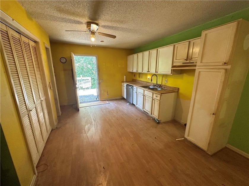 Welcome to 138 Cloverdale Dr. in Seneca, SC a 3 bedroom, 2 full - photo 9