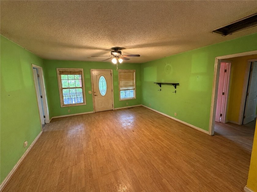 Welcome to 138 Cloverdale Dr. in Seneca, SC a 3 bedroom, 2 full - photo 10