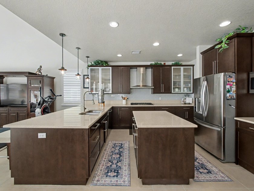 This stunning 5-bedroom, 4-bathroom residence offers the perfect - photo 12