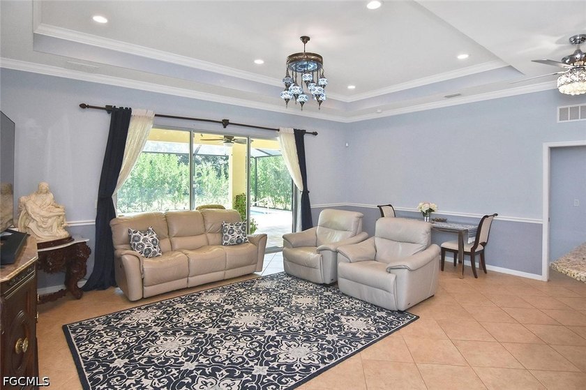 Welcome to this beautifully maintained Brookfield floor plan - photo 14