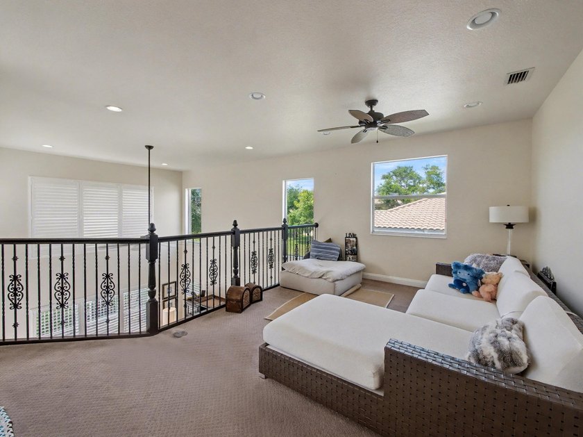 This stunning 5-bedroom, 4-bathroom residence offers the perfect - photo 15