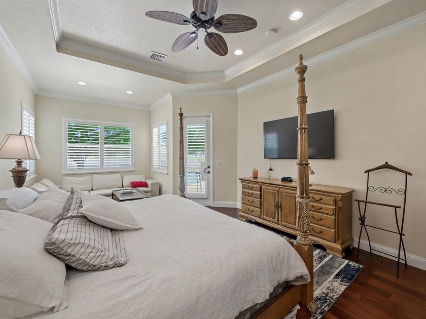 This stunning 5-bedroom, 4-bathroom residence offers the perfect - photo 17