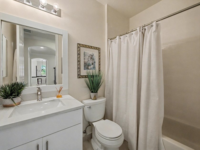 This stunning 5-bedroom, 4-bathroom residence offers the perfect - photo 21