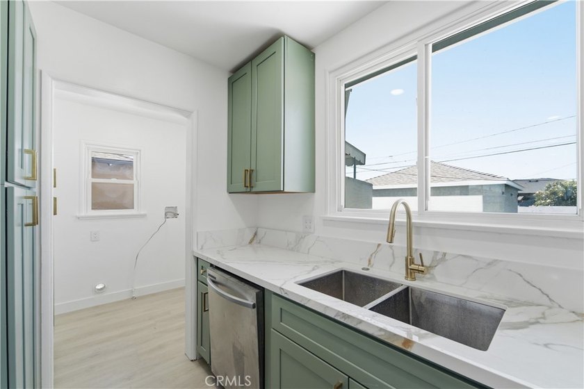 Welcome to sunny torrance. This home is a renovated modern 3 - photo 25