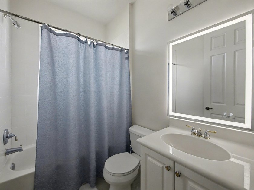 This stunning 5-bedroom, 4-bathroom residence offers the perfect - photo 27
