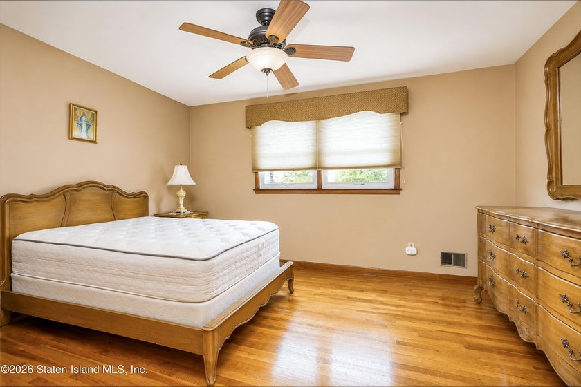 WELCOME TO THIS WELL MAINTAINED SEMI ATTACHED CORNER HOUSE. 3 - photo 9