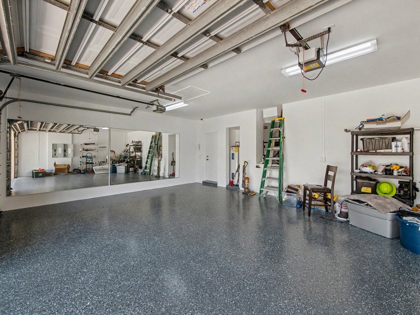 This stunning 5-bedroom, 4-bathroom residence offers the perfect - photo 30