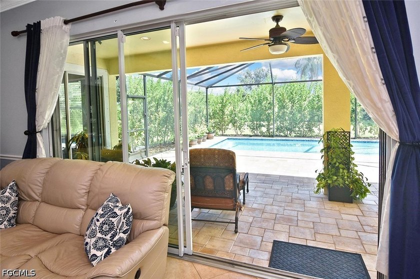 Welcome to this beautifully maintained Brookfield floor plan - photo 33