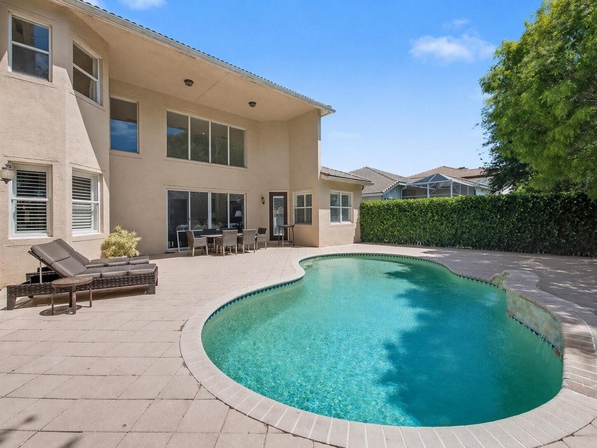 This stunning 5-bedroom, 4-bathroom residence offers the perfect - photo 33