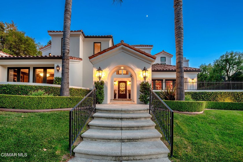 Absolutely striking transitional Mediterranean with a prime - photo 2