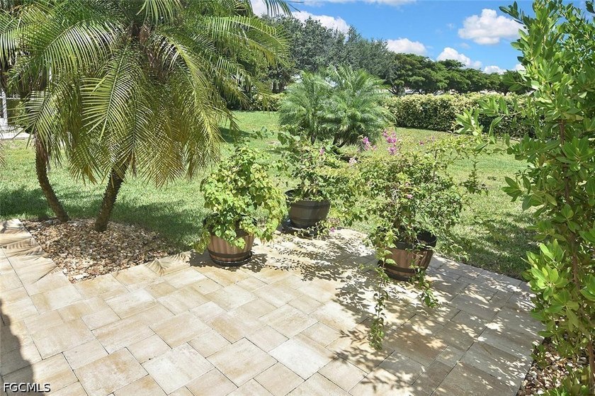 Welcome to this beautifully maintained Brookfield floor plan - photo 42