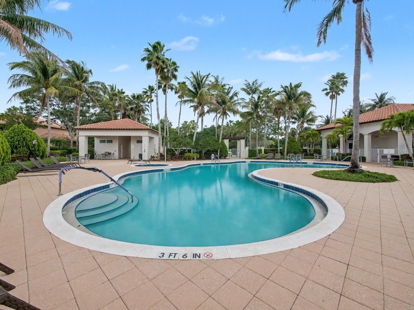 This stunning 5-bedroom, 4-bathroom residence offers the perfect - photo 44