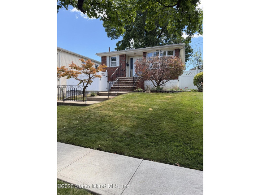 WELCOME TO THIS BEAUTIFUL 3 BEDROOM RAISED RANCH SITUATED ON 40 - photo 2