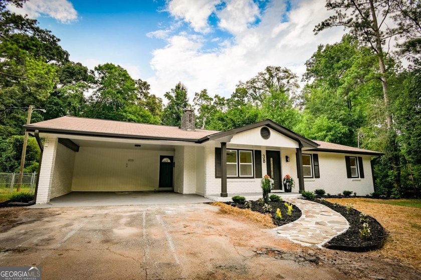 Beautifully renovated 3-bedroom, 2-bath brick ranch on nearly - photo 5