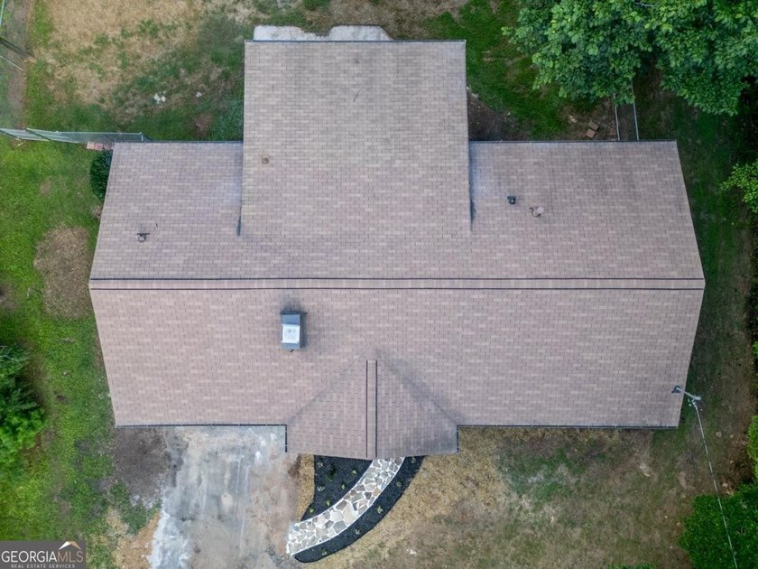 Beautifully renovated 3-bedroom, 2-bath brick ranch on nearly - photo 7