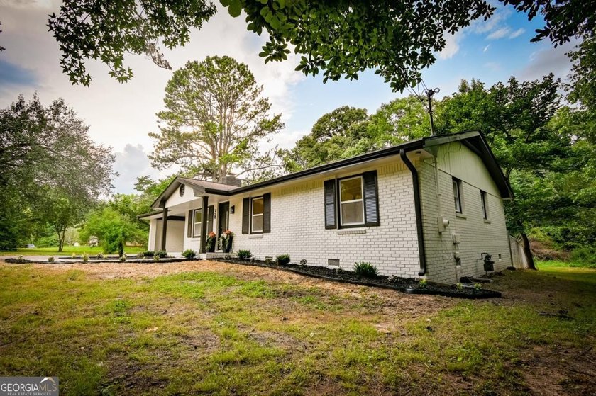 Beautifully renovated 3-bedroom, 2-bath brick ranch on nearly - photo 9